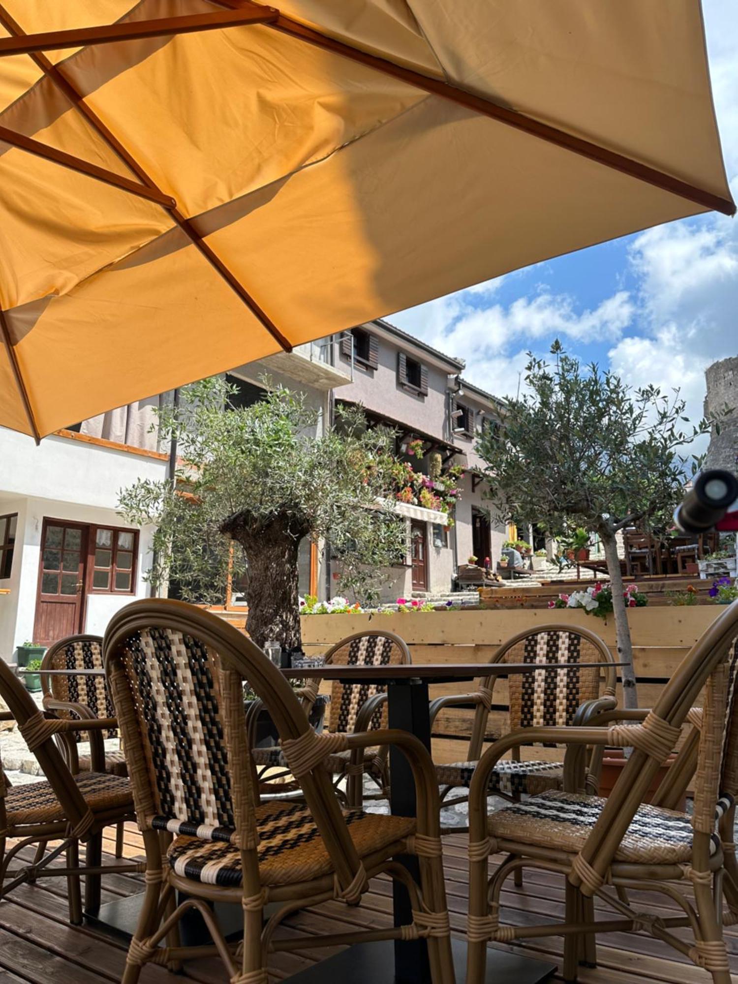 Kula Boutique Hotel Bar Exterior photo